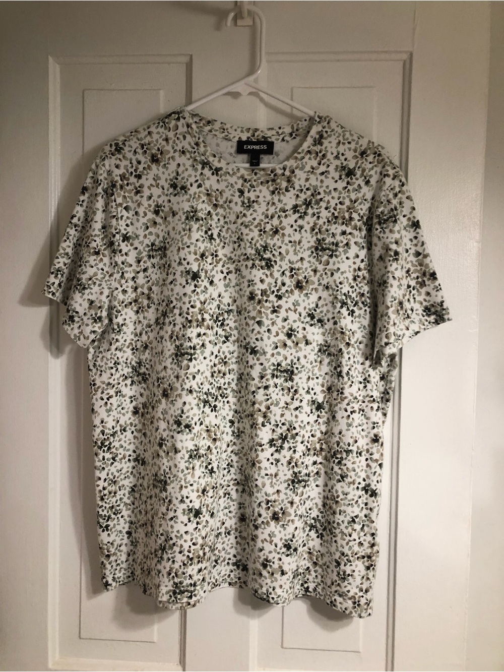 Express Men’s White Short Sleeve Shirt with beige, gray & black Floral Print